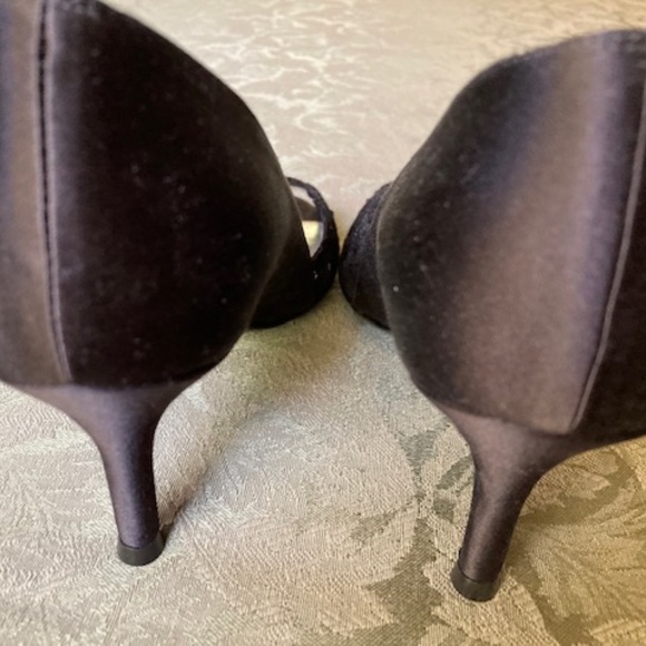 Stuart Weitzman Black Satin and lace Pumps - Picture 4 of 6